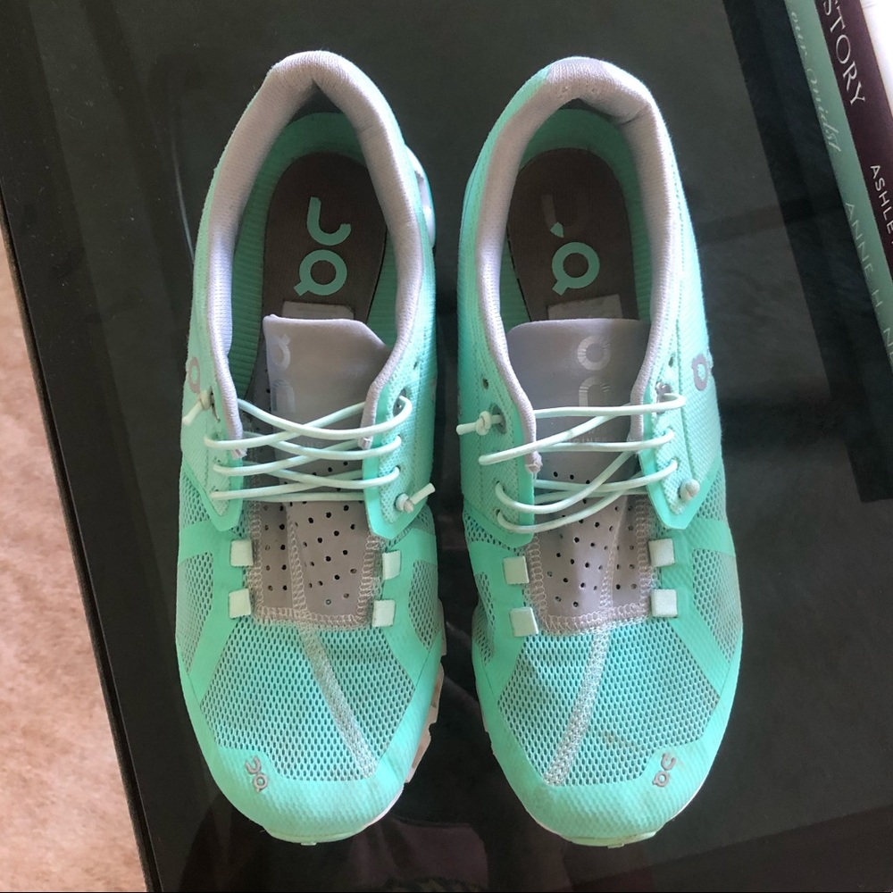 Women’s on cloud sneakers shoes
